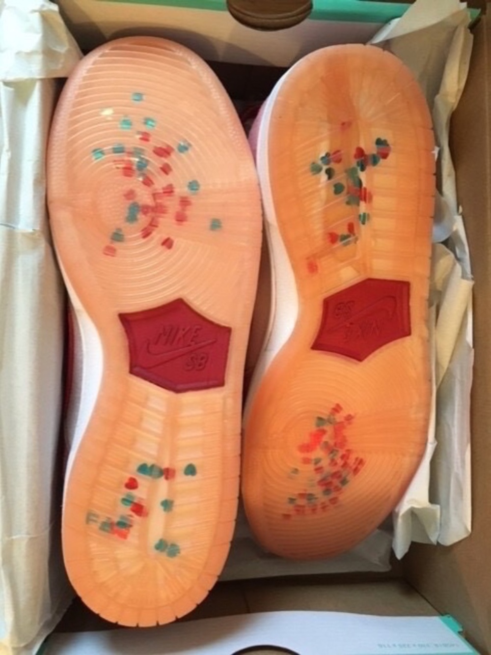 Size 9.5 - Nike Dunk Low SB x StrangeLove Valentines Day Brand New in Box! - Picture 4 of 9